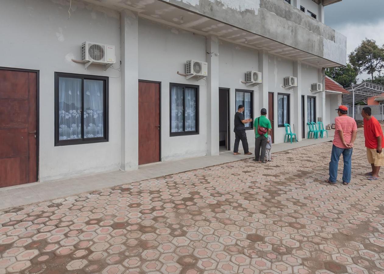 Reddoorz Syariah Near Wisata Situ Gunung Sukabumi Hotel Kadudampit ภายนอก รูปภาพ